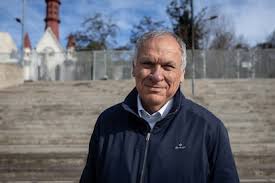 Andrés Gonzalez (75 años, Viña del Mar)<em> - Comprador de Instagram</em>
